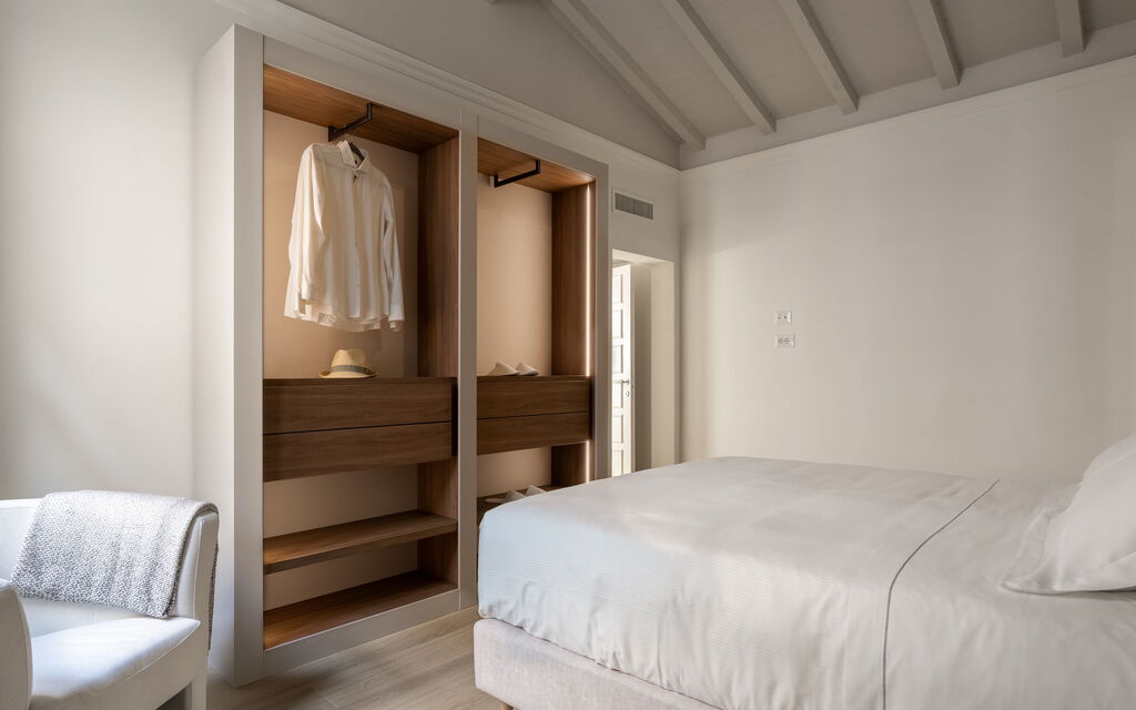 Deservi Charming Apartments - : Autumn, Bedroom, Spring, Summer, Winter