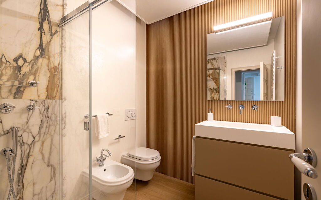 Deservi Charming Apartments - : Autumn, Bathroom, Spring, Summer, Winter