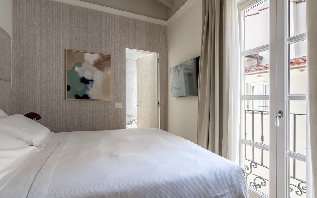 Deservi Charming Apartments - : Autumn, Bedroom, Spring, Summer, Winter