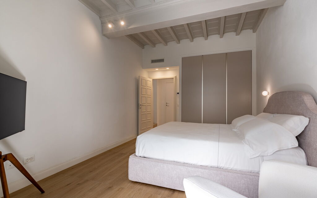 Deservi Charming Apartments - : Autumn, Bedroom, Spring, Summer, Winter