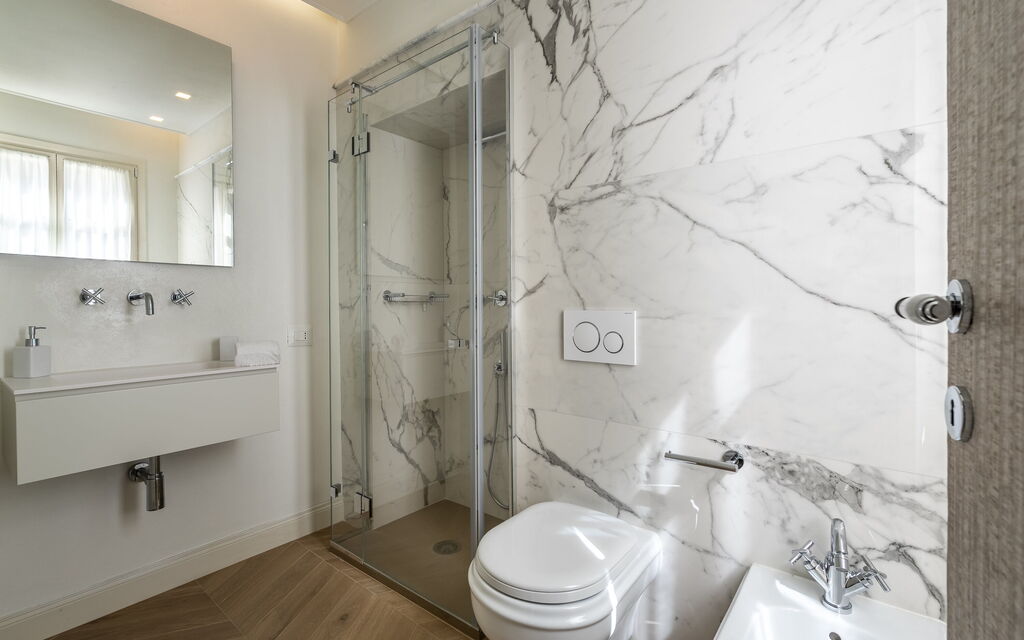 Deservi Charming Apartments - : Autumn, Bathroom, Spring, Summer, Winter