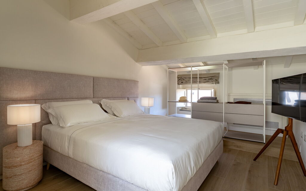 Deservi Charming Apartments - : Autumn, Bedroom, Spring, Summer, Winter