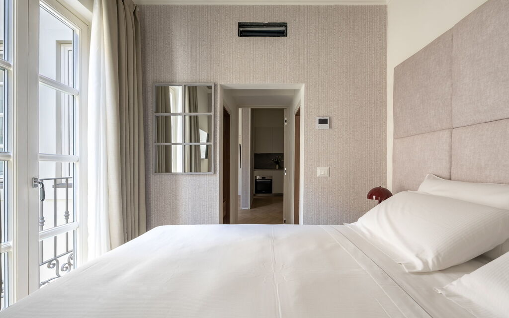 Deservi Charming Apartments - : Autumn, Bedroom, Spring, Summer, Winter