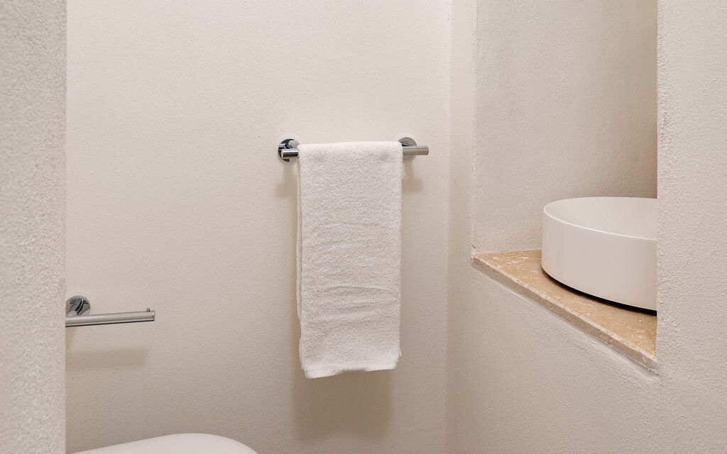 Deservi Charming Apartments - : Autumn, Bathroom, Spring, Summer, Winter