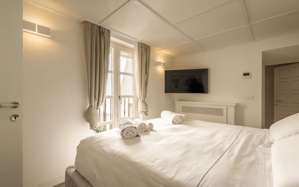 Deservi Charming Apartments - : Autumn, Bedroom, Spring, Summer, Winter