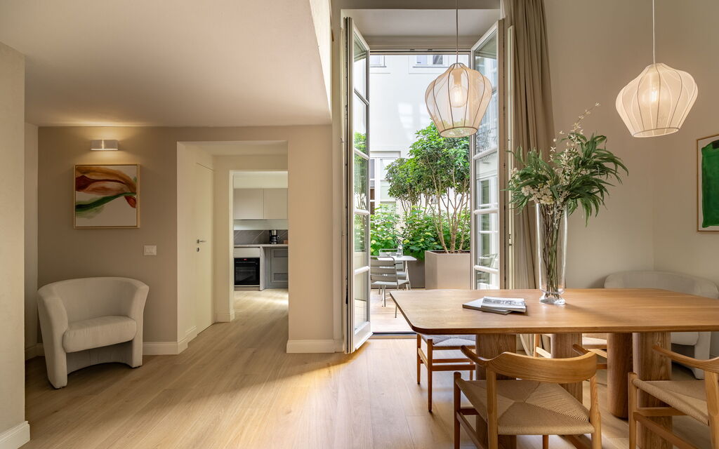 Deservi Charming Apartments - : Autumn, Living Room, Spring, Summer, Winter