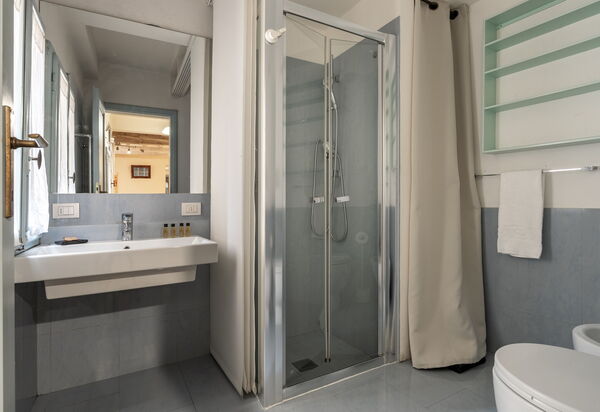 San Cristofano Blu Apartment Santa Croce, Florence: Autumn, Bathroom, Spring, Summer