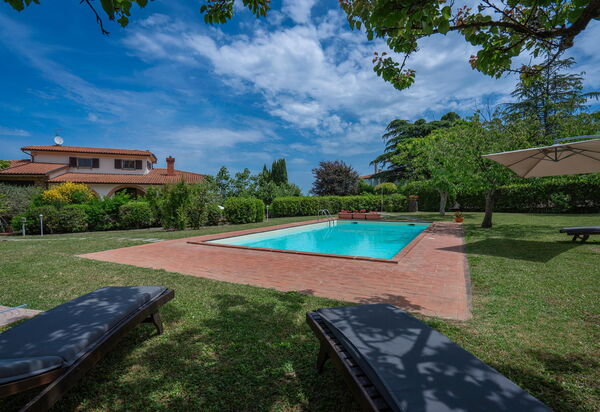 Il Campino, Pool, Montaione: Autumn, Spring, Summer