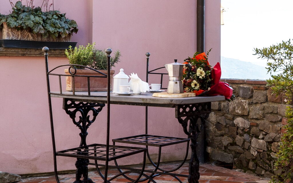 Country Historical House Lucca: Autumn, Building Exterior, Spring, Summer