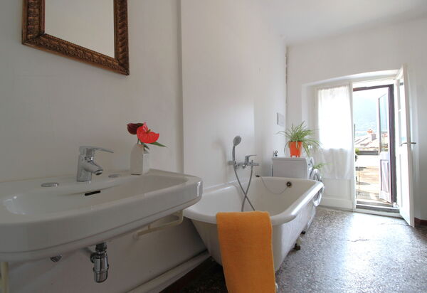 Casa Zaira: Autumn, Bathroom, Summer, Winter