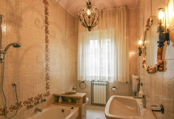 Butterfly Apartment In Lucca: Autunno, Bagno, Estate, Primavera
