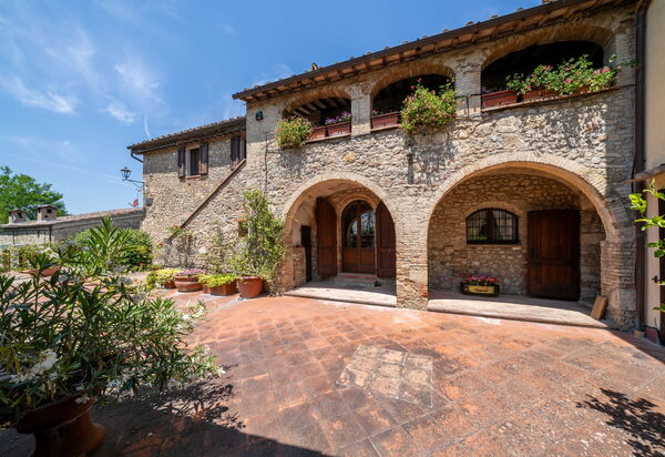 Casa La Cedrina, Pool, Lornano: Autumn, Garden, Main Entrance, Spring, Summer
