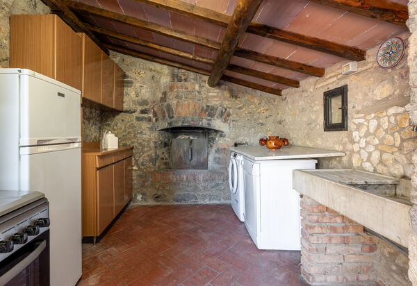 Casa La Cedrina, Pool, Lornano: Autumn, Kitchen, Outdoor, Spring, Summer
