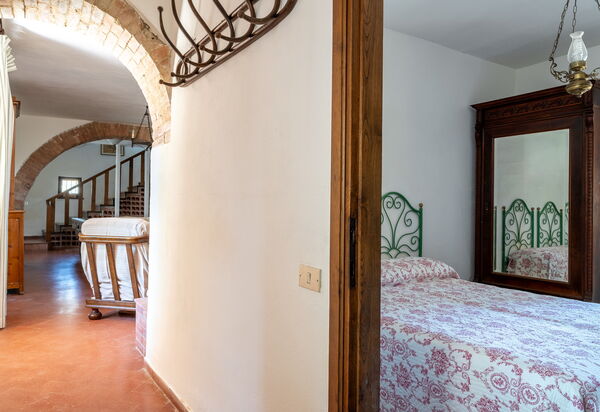 Casa La Cedrina, Pool, Lornano: Autumn, Bedroom, Spring, Summer
