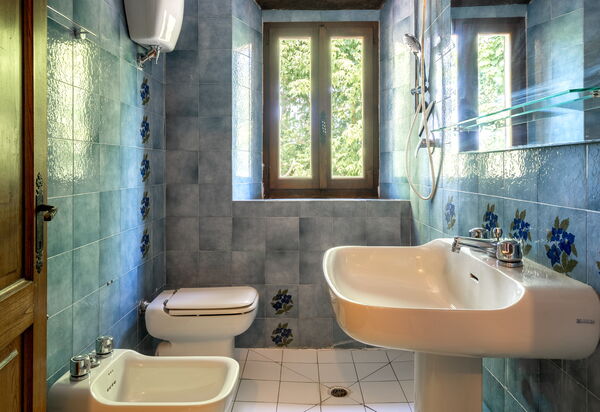 Casa La Cedrina, Pool, Lornano: Autumn, Bathroom, Spring