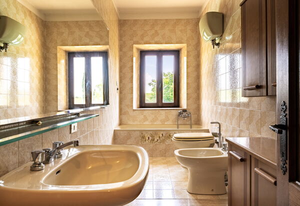 Casa La Cedrina, Pool, Lornano: Autumn, Bathroom, Spring, Summer