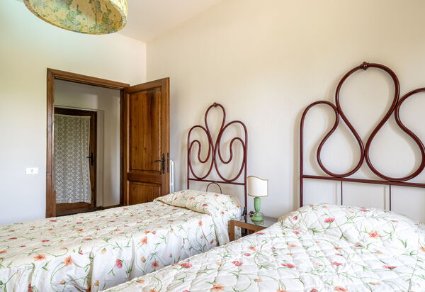 Casa La Cedrina, Pool, Lornano: Autumn, Bedroom, Spring, Summer