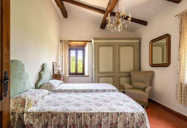 Casa La Cedrina, Pool, Lornano: Autumn, Bedroom, Spring, Summer