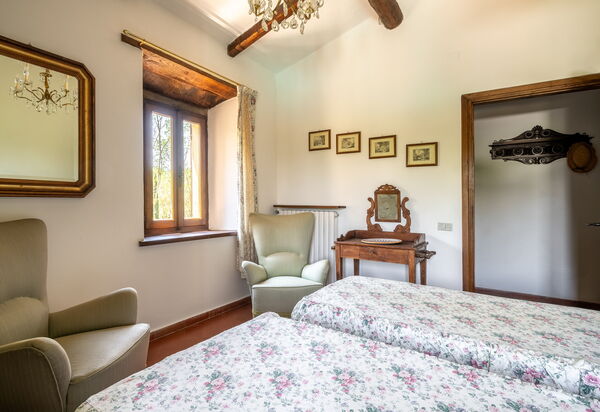 Casa La Cedrina, Pool, Lornano: Autumn, Bedroom, Spring, Summer
