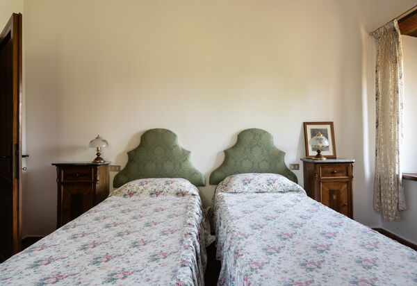Casa La Cedrina, Pool, Lornano: Autumn, Bedroom, Spring, Summer