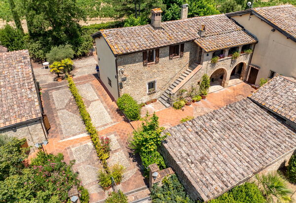 Casa La Cedrina, Pool, Lornano: Autumn, Garden, Main Entrance, Spring, Summer