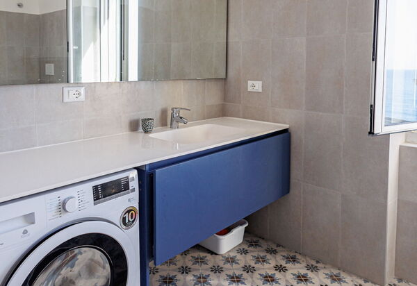 Newly Renovated Ocean View Flat: Autunno, Bagno, Estate, Primavera