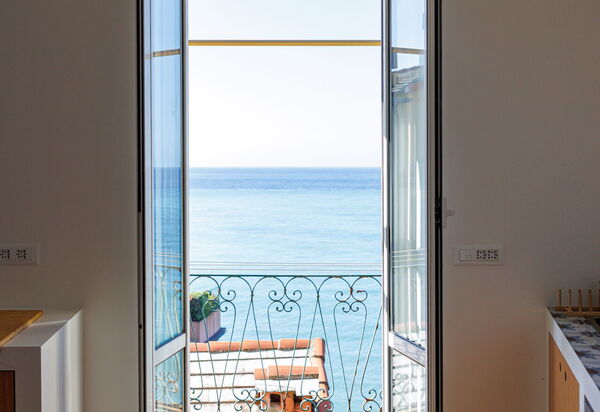 Newly Renovated Ocean View Flat: Autunno, Balcone / Terrazza / Patio, Estate, Primavera