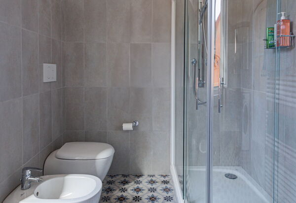 Newly Renovated Ocean View Flat: Autunno, Bagno, Estate, Primavera