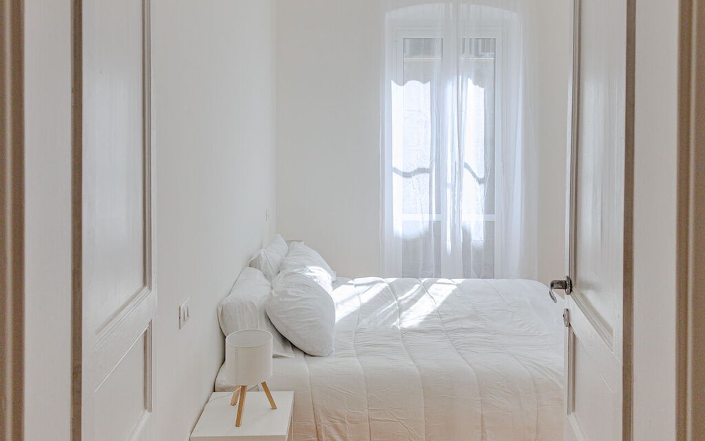 Newly Renovated Ocean View Flat: Autumn, Bedroom, Spring, Summer