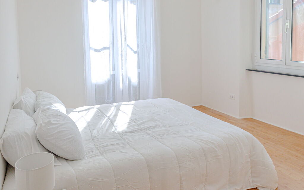 Newly Renovated Ocean View Flat: Autumn, Bedroom, Spring, Summer