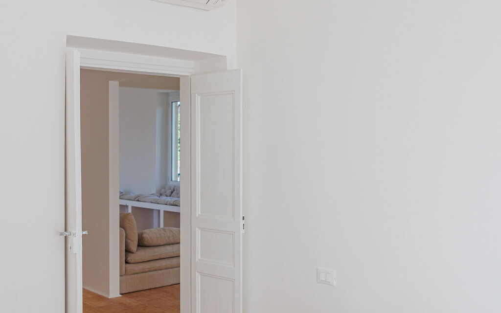 Newly Renovated Ocean View Flat: Autumn, Bedroom, Spring, Summer