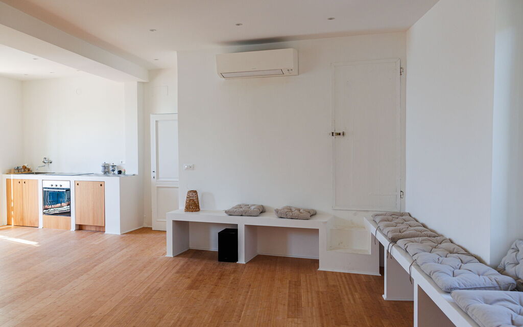 Newly Renovated Ocean View Flat: Autumn, Living Room, Spring, Summer