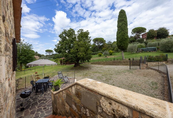 Oliveto Del Cantarello: Autunno, Estate, Esterni, Primavera