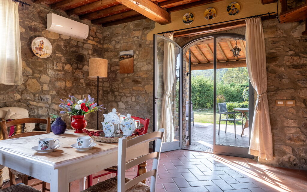 La Casina Honeymoon Cottage, Badia Agnano: Cucina, Soggiorno