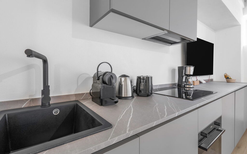 Elegant Apartments Near The Duomo - : Autumn, Kitchen, Living Room, Spring, Summer, Winter