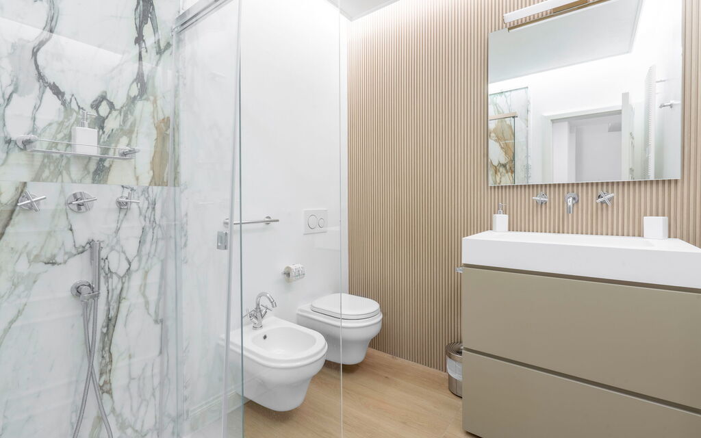 Elegant Apartments Near The Duomo - : Autumn, Bathroom, Spring, Summer, Winter