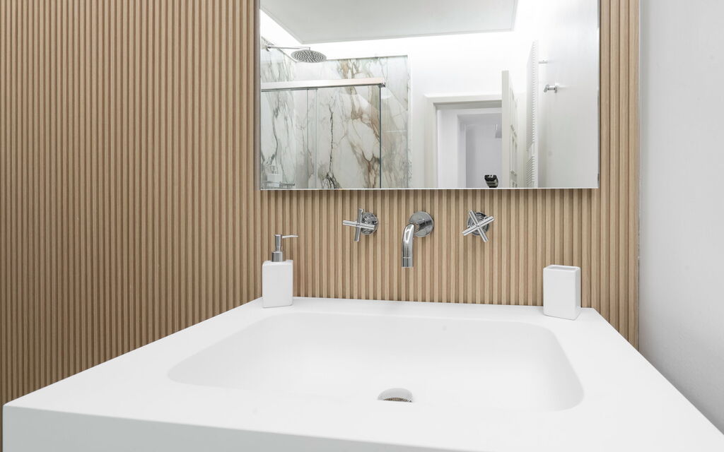 Elegant Apartments Near The Duomo - : Autumn, Bathroom, Spring, Summer, Winter