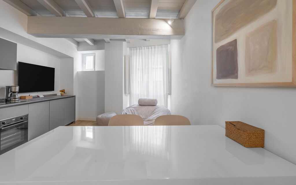 Elegant Apartments Near The Duomo - : Autumn, Kitchen, Living Room, Spring, Summer, Winter