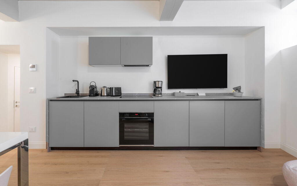 Elegant Apartments Near The Duomo - : Autumn, Kitchen, Living Room, Spring, Summer, Winter