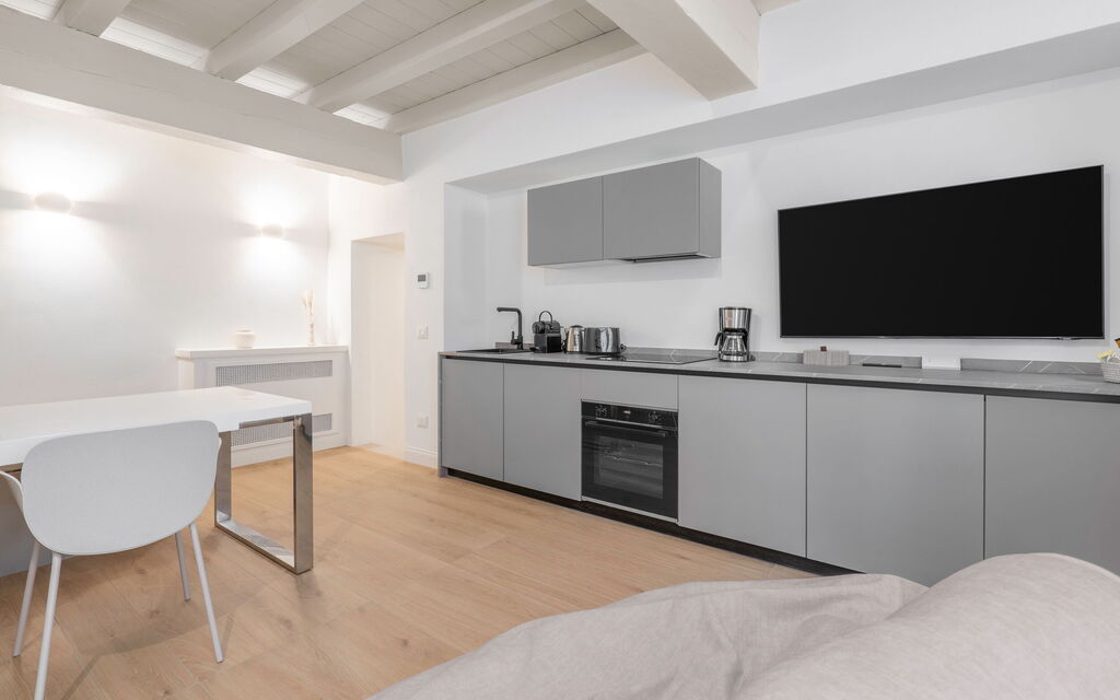 Elegant Apartments Near The Duomo - : Autumn, Kitchen, Living Room, Spring, Summer, Winter