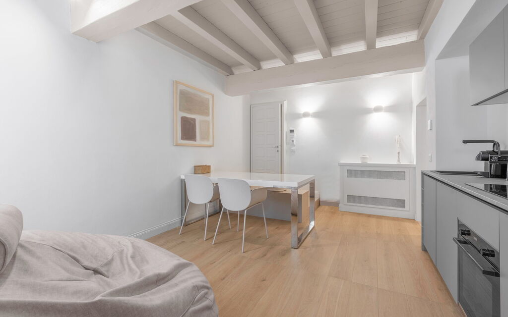 Elegant Apartments Near The Duomo - : Autumn, Kitchen, Living Room, Spring, Summer, Winter