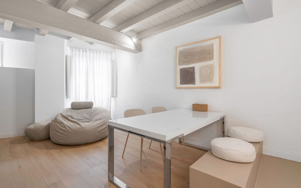 Elegant Apartments Near The Duomo - : Autumn, Kitchen, Living Room, Spring, Summer, Winter