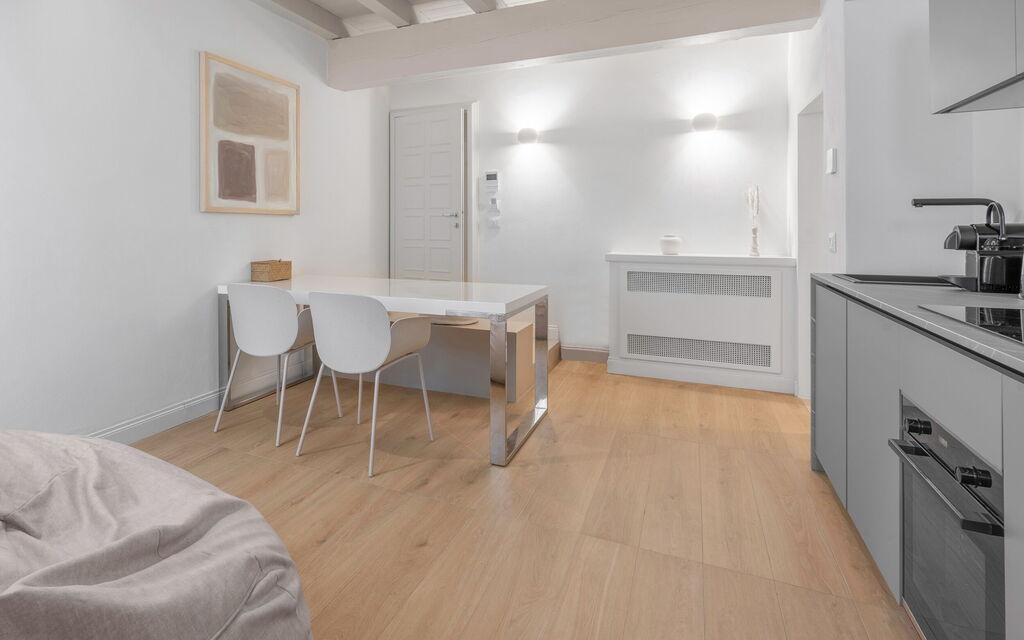 Elegant Apartments Near The Duomo - : Autumn, Kitchen, Living Room, Spring, Summer, Winter