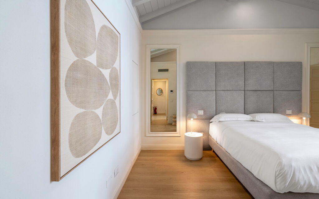 Elegant Apartments Near The Duomo - : Autumn, Bedroom, Spring, Summer, Winter