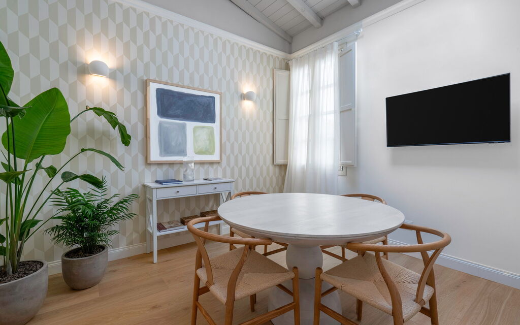 Elegant Apartments Near The Duomo - : Autumn, Kitchen, Living Room, Spring, Summer, Winter