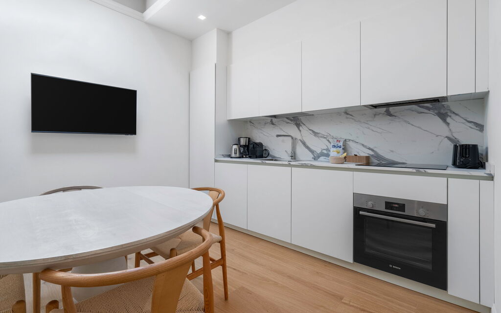 Elegant Apartments Near The Duomo - : Autumn, Kitchen, Living Room, Spring, Summer, Winter