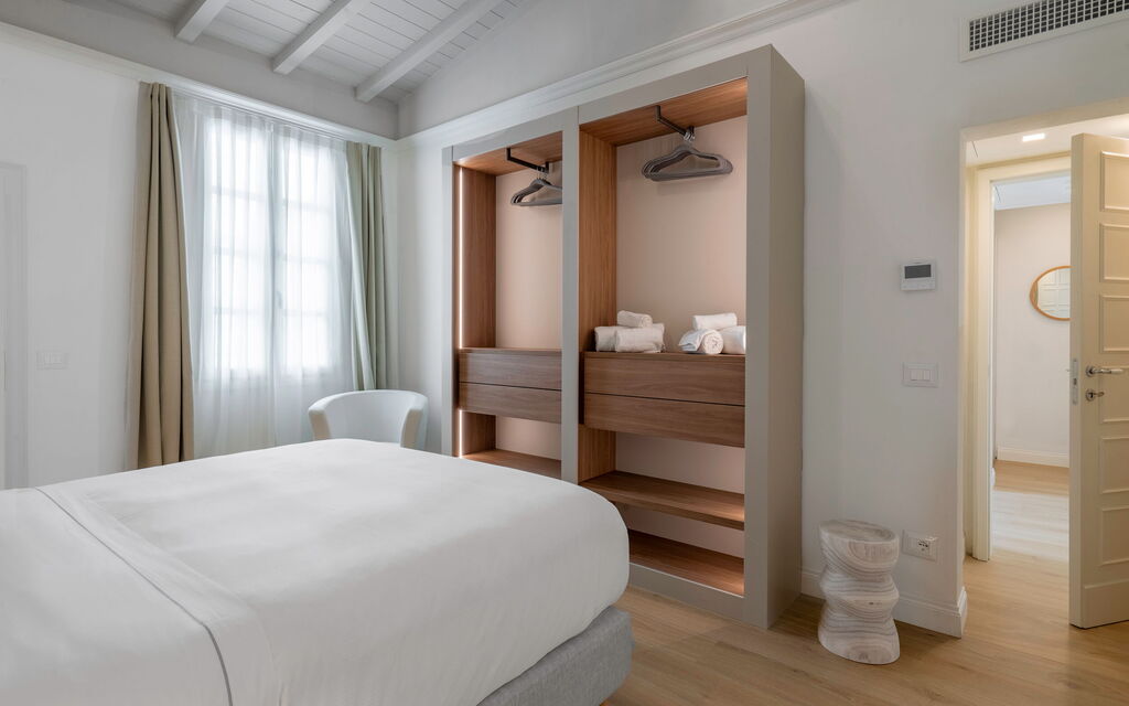 Elegant Apartments Near The Duomo - : Autumn, Bedroom, Spring, Summer, Winter