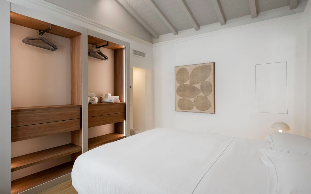 Elegant Apartments Near The Duomo - : Autumn, Bedroom, Spring, Summer, Winter