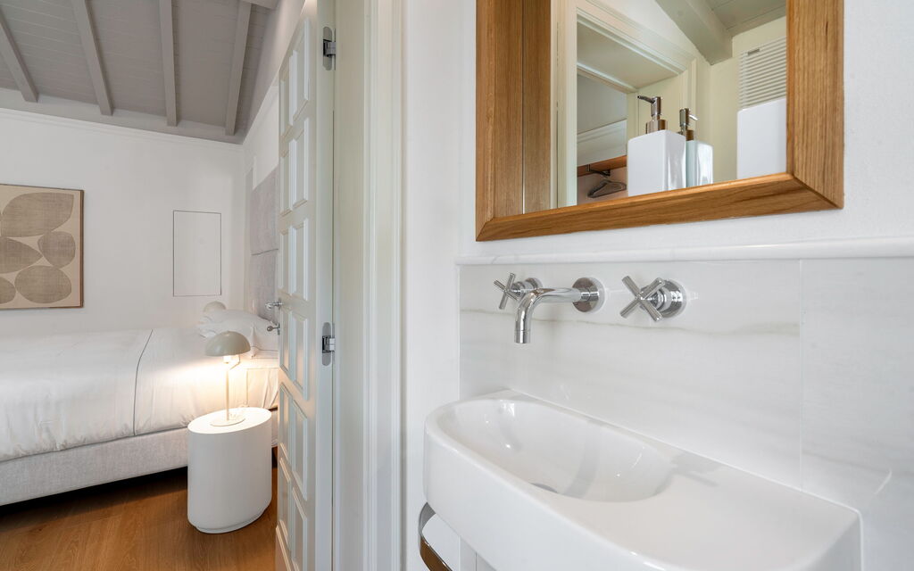 Elegant Apartments Near The Duomo - : Autumn, Bathroom, Spring, Summer, Winter