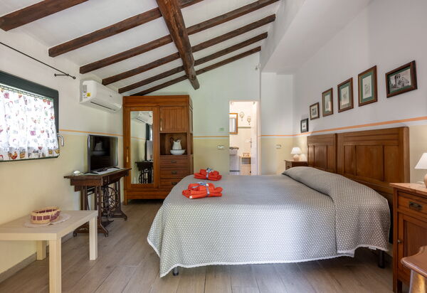 Maria Gabriella Holiday Home In Monticchiello: Autumn, Bedroom, Living Room, Spring, Summer